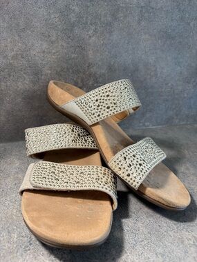 Vionic Women's Double-Band Slide Sandals in Light Beige with Studs